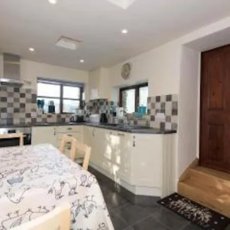 Winterfell Gorgeous Garden, Great Location * Bowness-on-Windermere