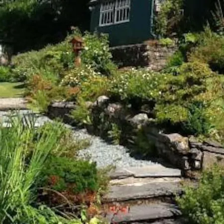 Winterfell Gorgeous Garden, Great Location